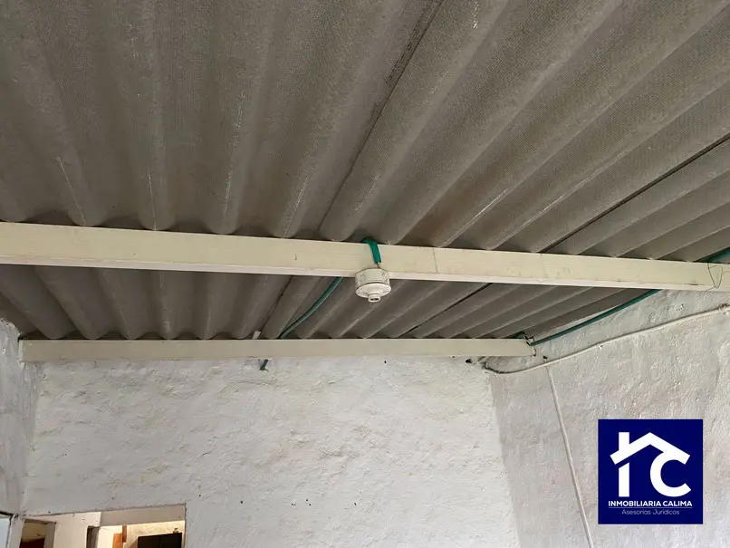 Casa de 2 pisos con entradas independientes